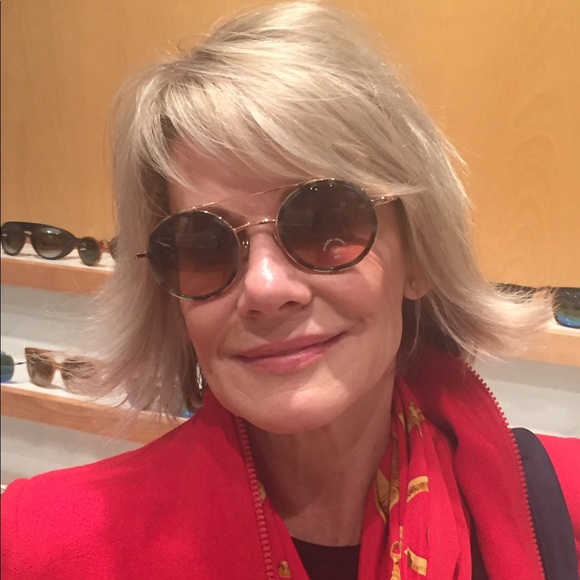 Meet your Posher, Julie - Picture 3 of 3